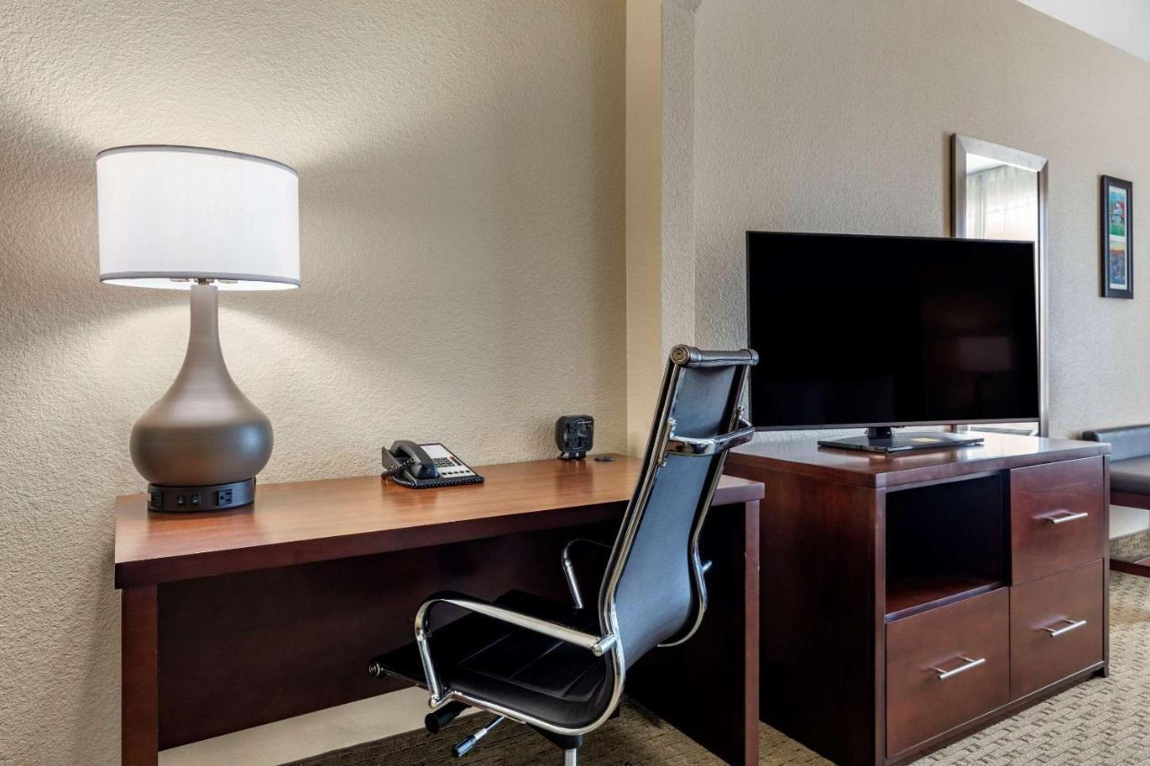 Comfort Suites Waco Near University Area Экстерьер фото